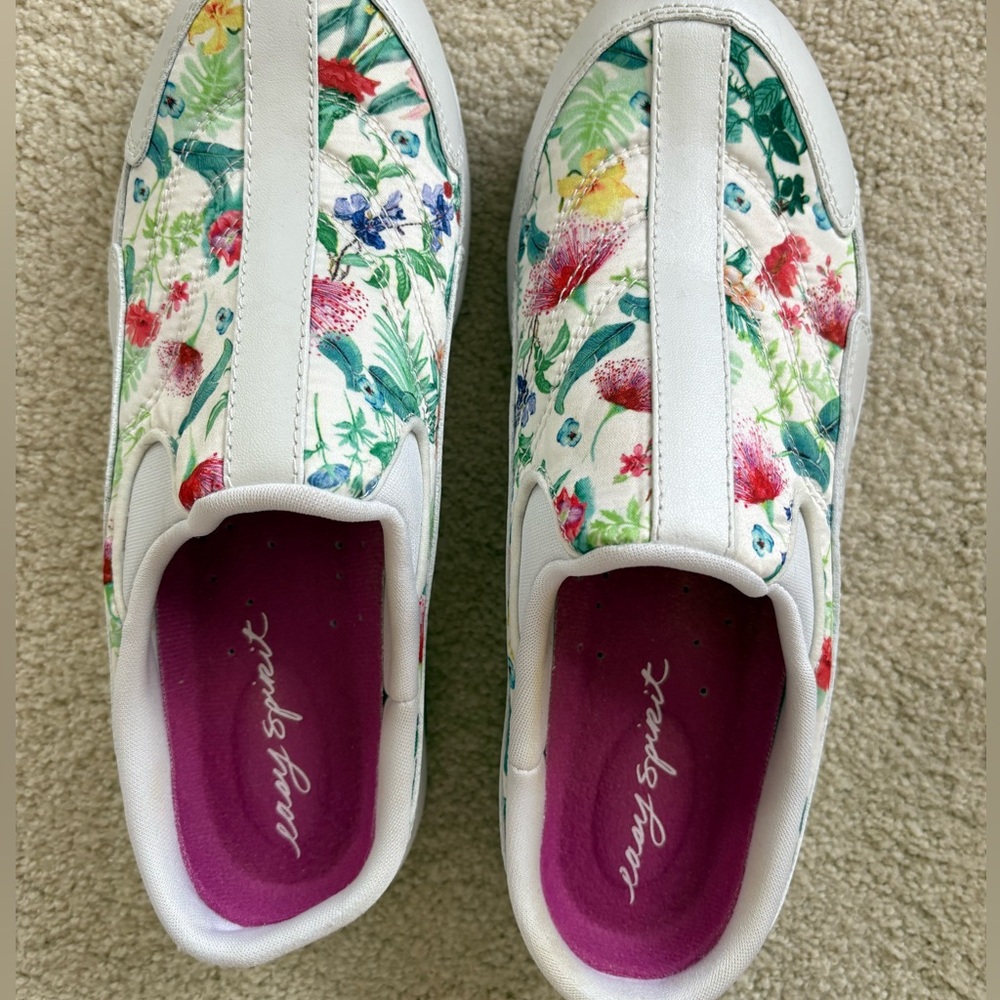 Easy Spirit White and Red Sneakers Slip-On Style size 9.5